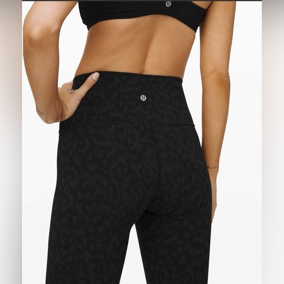 Lululemon Wunder Under Crop (High-Rise) *Full-On Luxtreme 21" - Picture 2 of 7